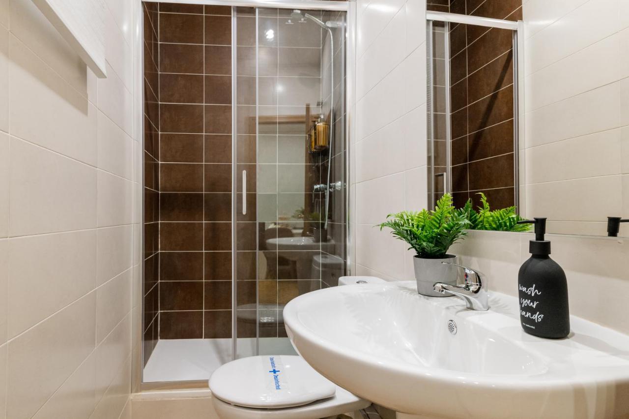 Centrico Apartamento Con 3 Banos En Puerta Del Sol Y Atocha Madrid Exterior photo