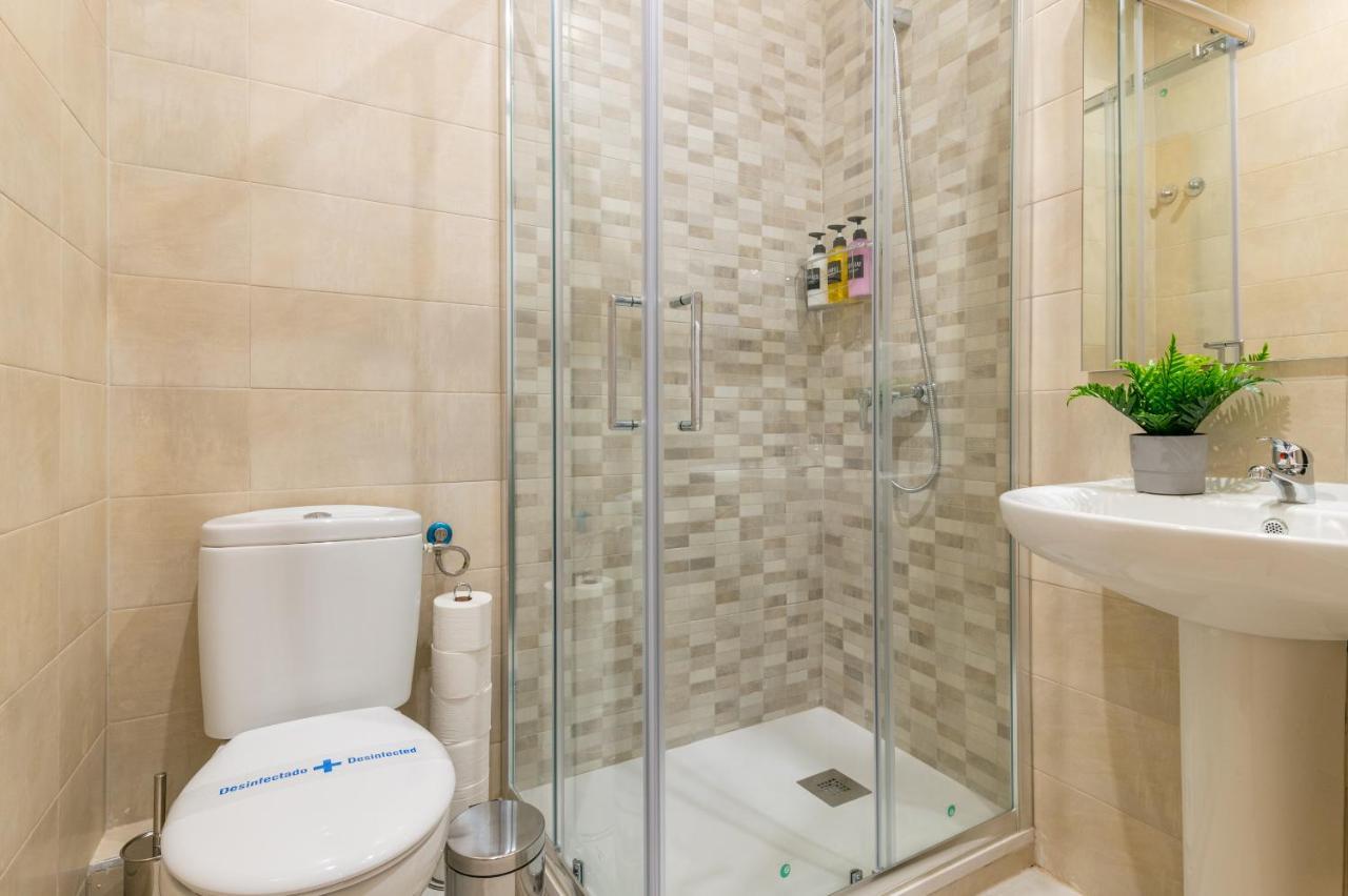 Centrico Apartamento Con 3 Banos En Puerta Del Sol Y Atocha Madrid Exterior photo