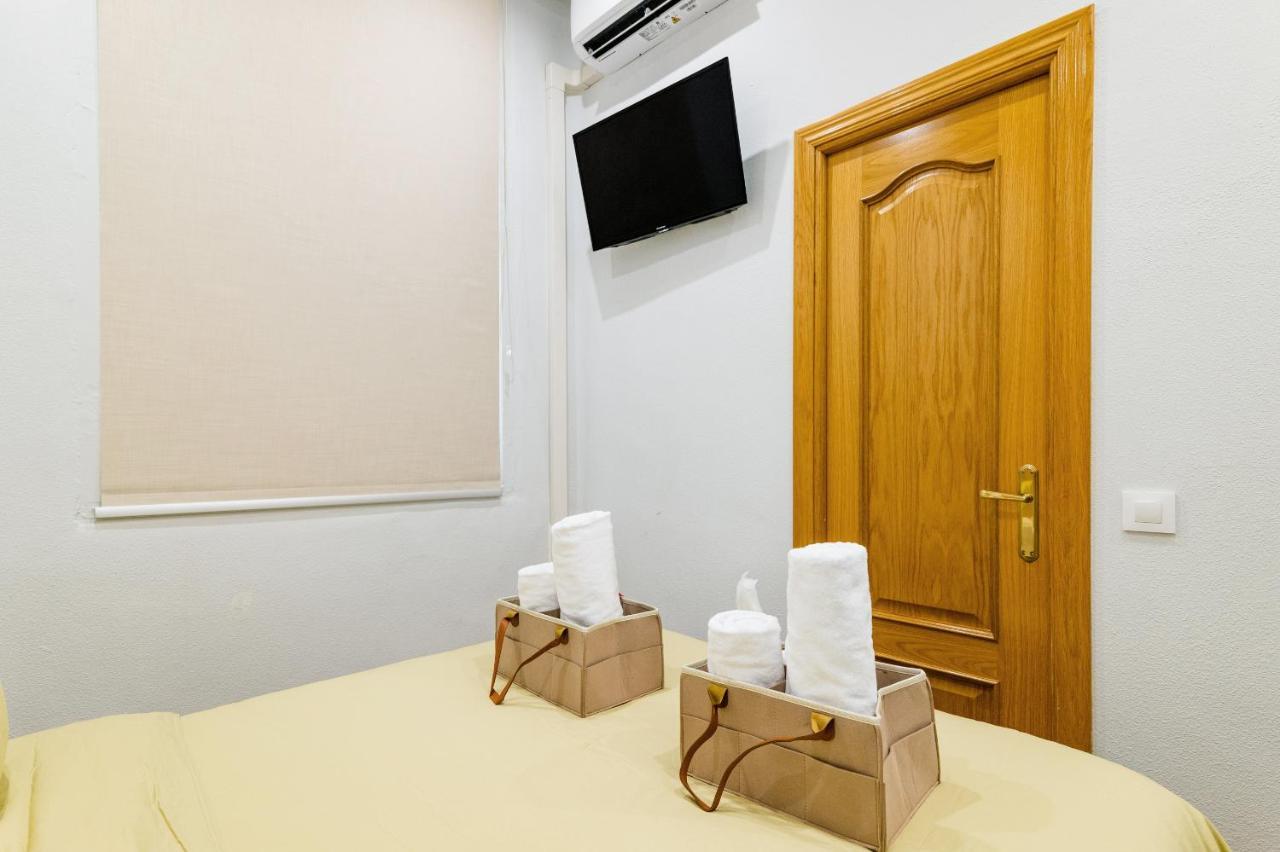Centrico Apartamento Con 3 Banos En Puerta Del Sol Y Atocha Madrid Exterior photo