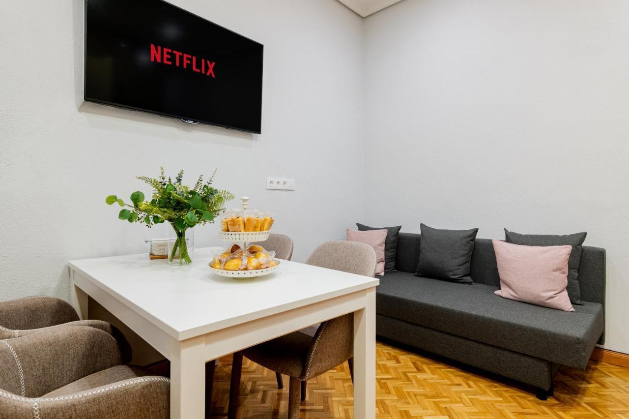 Centrico Apartamento Con 3 Banos En Puerta Del Sol Y Atocha Madrid Exterior photo