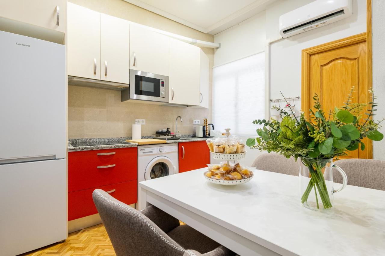 Centrico Apartamento Con 3 Banos En Puerta Del Sol Y Atocha Madrid Exterior photo