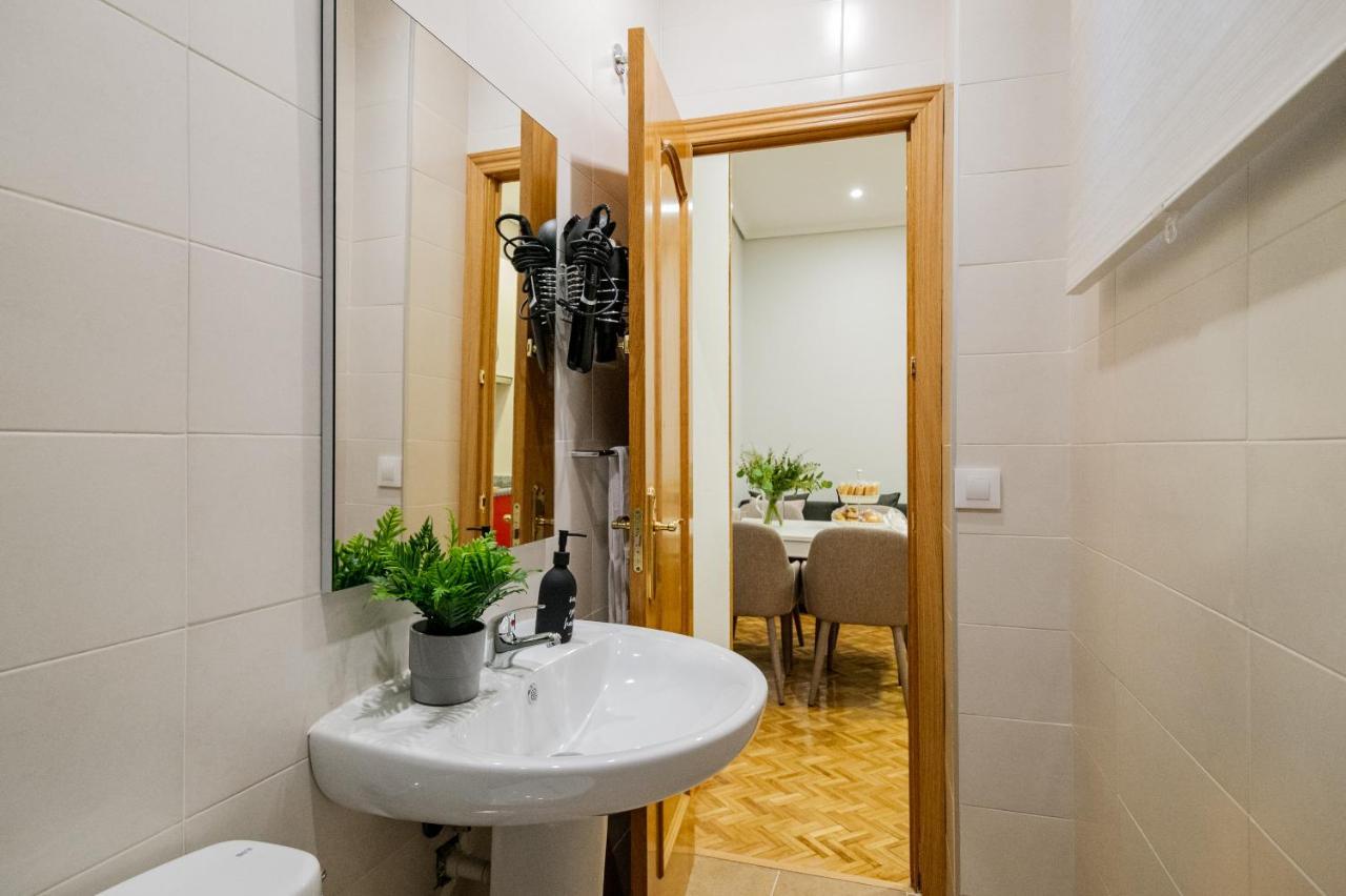 Centrico Apartamento Con 3 Banos En Puerta Del Sol Y Atocha Madrid Exterior photo